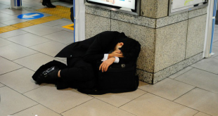 Ở Nhật, tôi kiệt sức vì làm việc; về Việt Nam, tôi kiệt sức vì nhậu: Nằm trên giường bệnh, tôi nhận ra nếu không có bản lĩnh thiết kế thói quen tốt, đừng mơ thành công! - Ảnh 1.