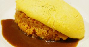 Omurice với vị chua thanh kích thích vị giác của sốt cà chua